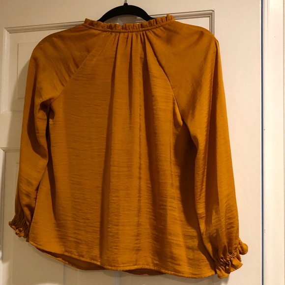Old Navy Loose Fit Top - Picture 3 of 4
